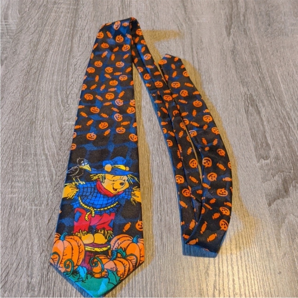 Vintage Pooh Halloween Tie